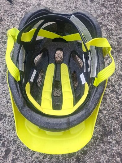 18 Inch Glitch bike, Metallic Blue, with Helmet