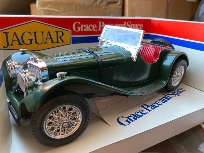 Jaguar SS100 Scale 1/18 New Burago