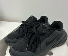 Nike Uplift 42