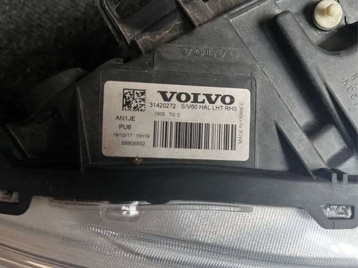 Volvo V60/S60 headlight 31420272