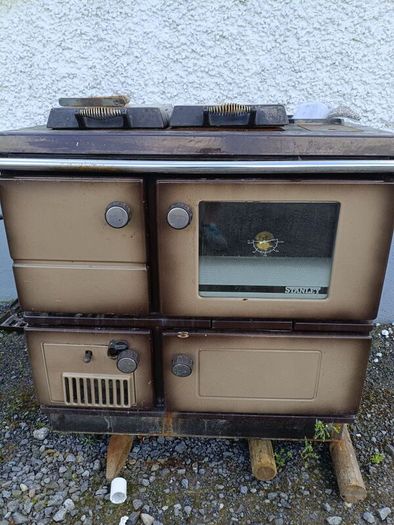 Stanley range stove solid fuel.