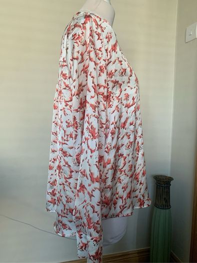 Gallery ivory/ burgundy blouse. Size 14