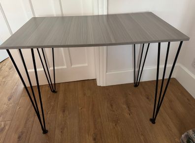Small desk with hairpin legs