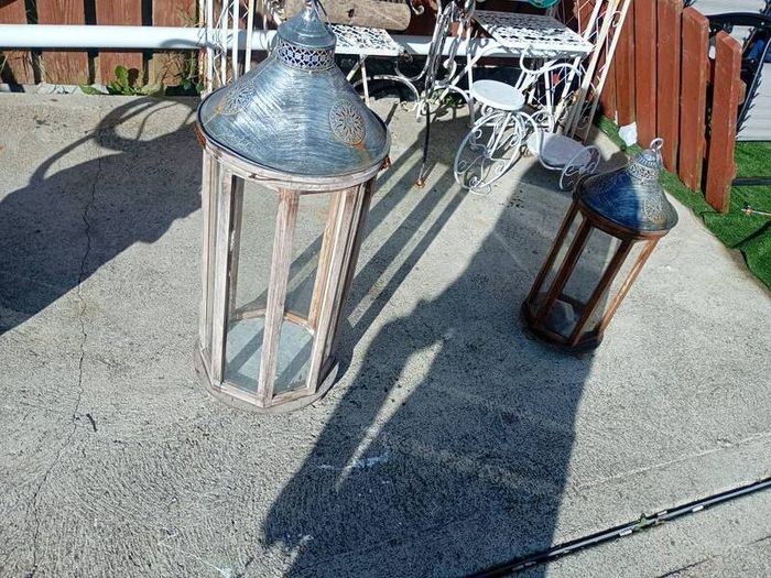 2 lanterns