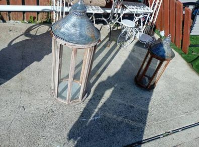 2 lanterns