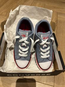 Childrens Junior Converse size 33.5 eur/1.5 UK