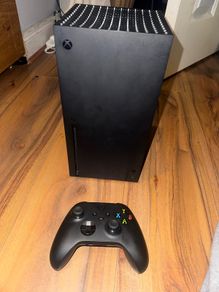 Xbox series X 1 TB with disc drive and controller