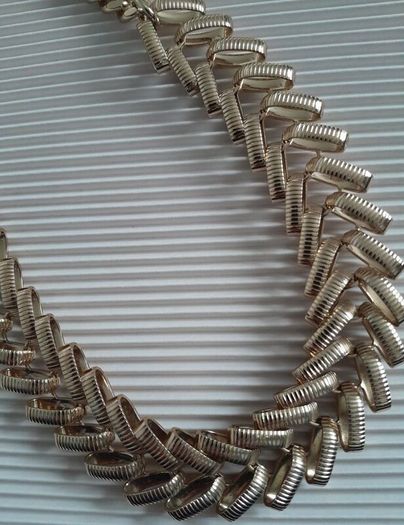 NECKLACE - Vintage - Goldtone