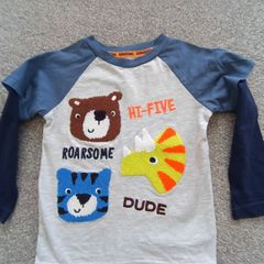 boy's top.age 3/4