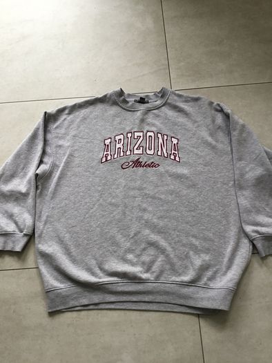 Men's grey Sweatshirt. Size Large