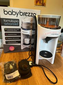 Baby Brezza Formula Pro Advanced - Black & White plus two additional funnels