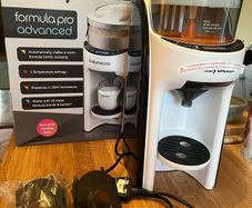 Baby Brezza Formula Pro Advanced - Black & White plus two additional funnels