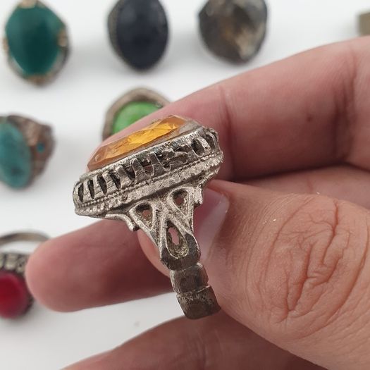 Antique 15 Heritage Style Rings Mixed Brass Glass & Decorative Stone Collection