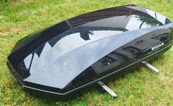 Thule Exodus 470l Roof box and bars