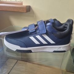 BNWT Adidas Velcro Runners Size 4.5