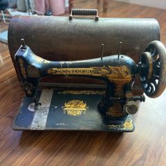 antique Singer Sewing machines (2)