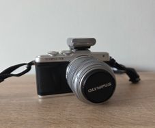 Olympus PEN E-PL7 plus 2 lenses