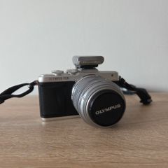 Olympus PEN E-PL7 plus 2 lenses