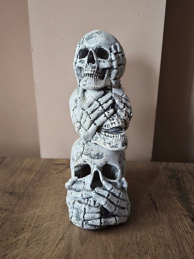 Halloween stack of skulls (LED)
