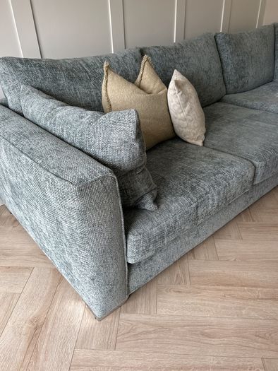 couch DFS perfect condition