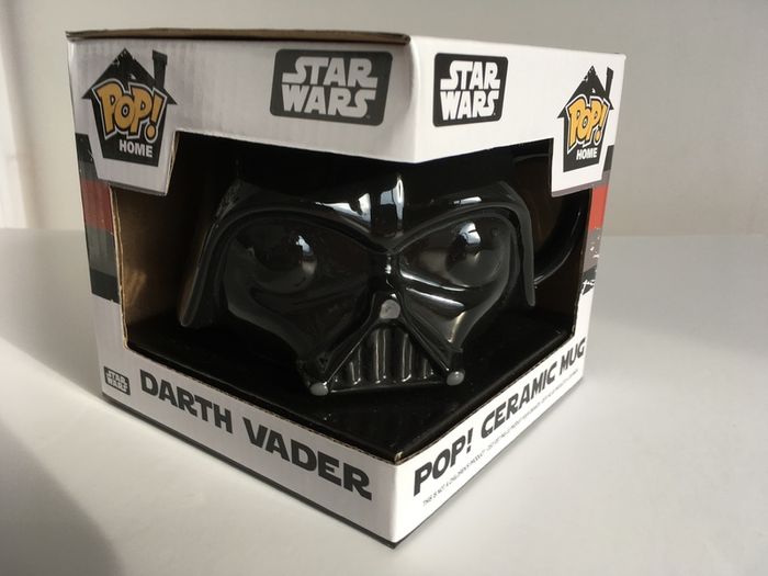 (NEW) Star Wars Mug and Coin