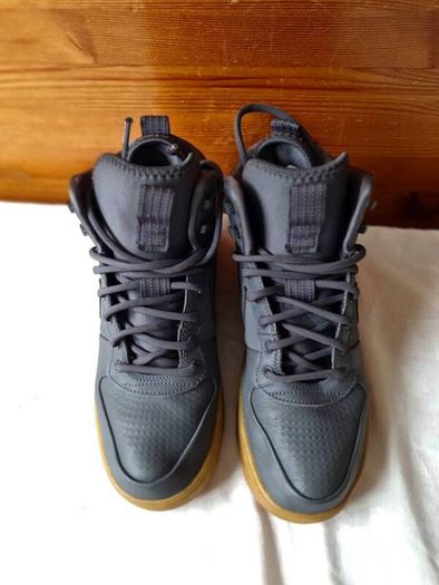 2019 nike court Borough winter Size 6 eu 39 grey In excellent condition