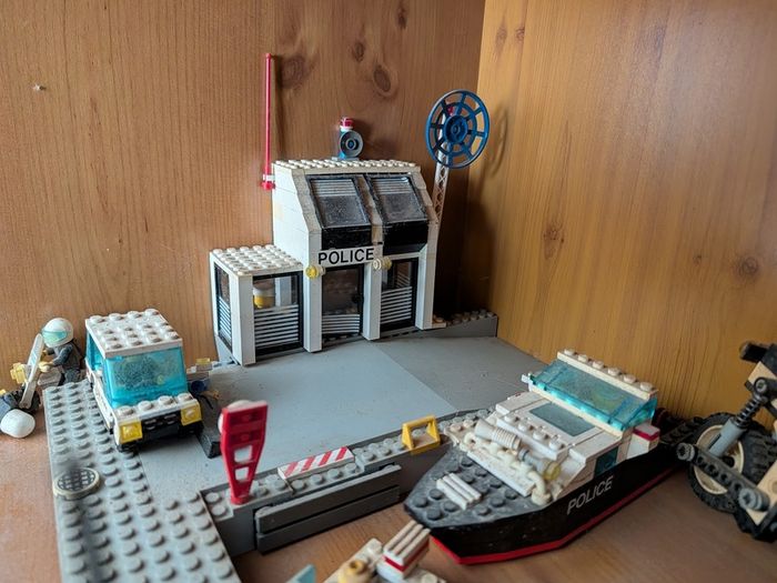 Vintage LEGO Collection - Pirates, Police, Town & Racing