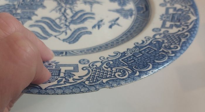 Collection Of Seven Willow Pattern Plates In Three Sizes Various Makers ...