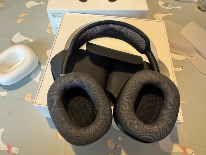 Apple AirPods Max (USB-C) - Like New / Spotless Condition
