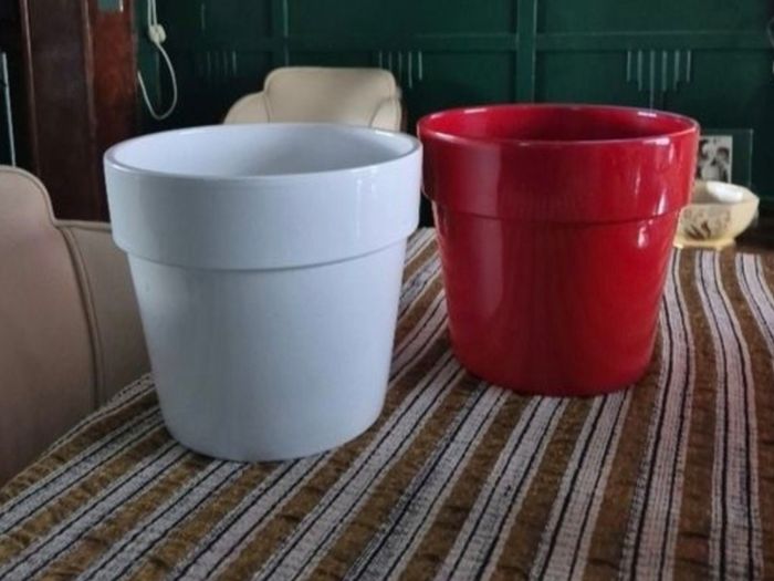 New A pair of 2 heavy Terracotta paint glazed plant pots