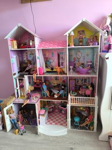 Large dolls house