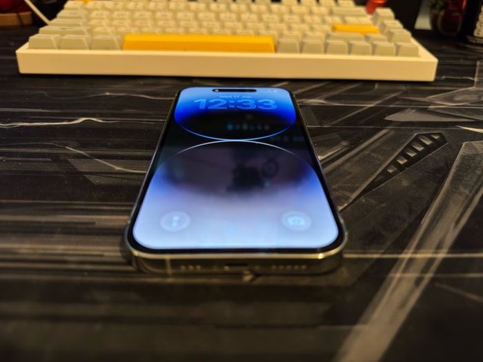 Mint iPhone 14 Pro and over 30 cases