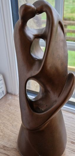 Lovers embrace kissing sculpture