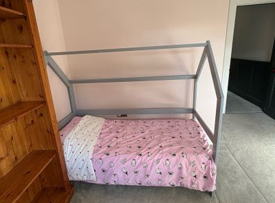 Kids bed + mattress + bedding ! FREE DELIVERY !