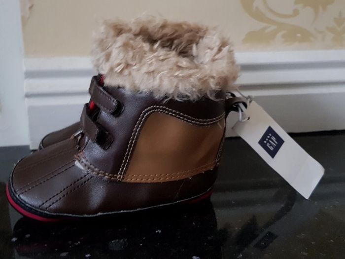 New with Tags Gap Boys Brown Snow Booties 12-18
