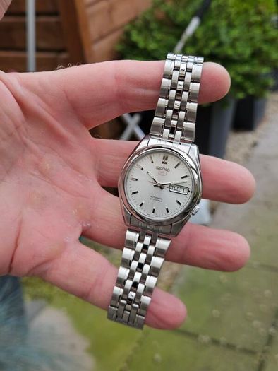 Watch Seiko 5 Automatic.