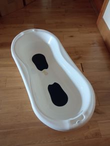 Large Rotho plastic bath tube for babies