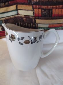 1975/76 Alfred Meakin jug,Springwood pattern