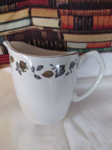 1975/76 Alfred Meakin jug,Springwood pattern