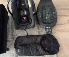 Joie iSnug car seat and isofix base