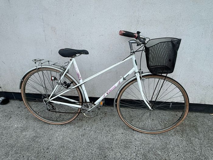 Both bikes 28" inch perfect condition both