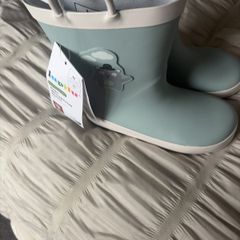 wellies