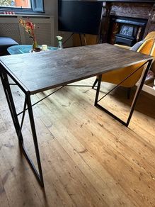 Foldable desk