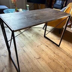 Foldable desk