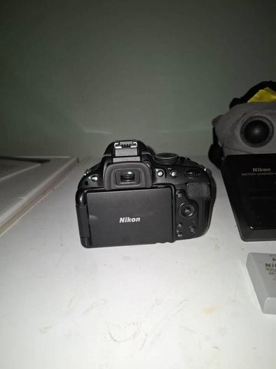 Nikon D5100 Like New