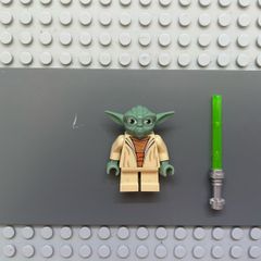 lego Star Wars sw0446 Yoda - minifigure Clone Wars, Light Bluish Gray Hair, Torso with Back Print