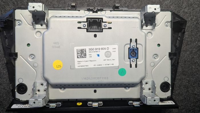 VW Passat B8 (3G) 6.5-Inch Infotainment Screen / Display Unit