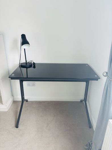 Black desk (perfect condition)