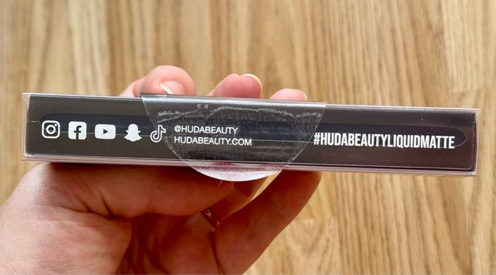 Huda Beauty Liquid Matter Lipstick - Miss America