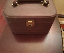 Retro Make Up Box With Key